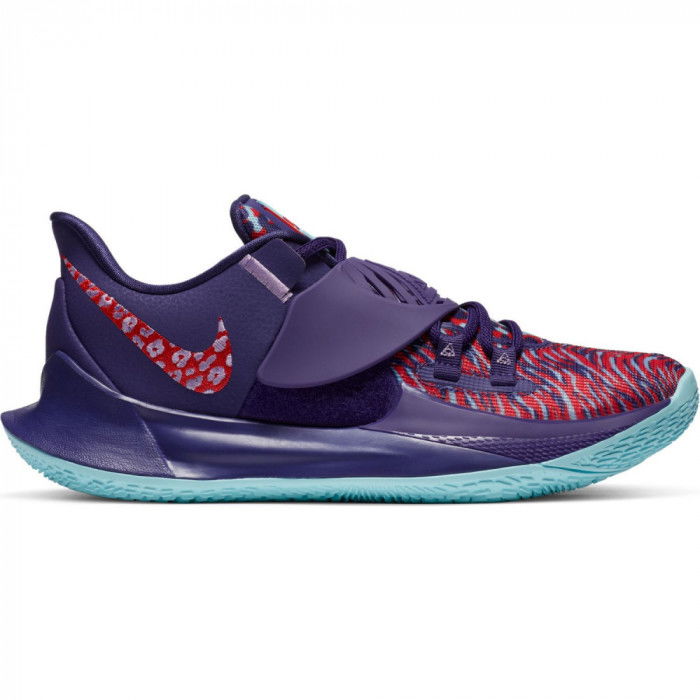 kyrie 3 low footlocker