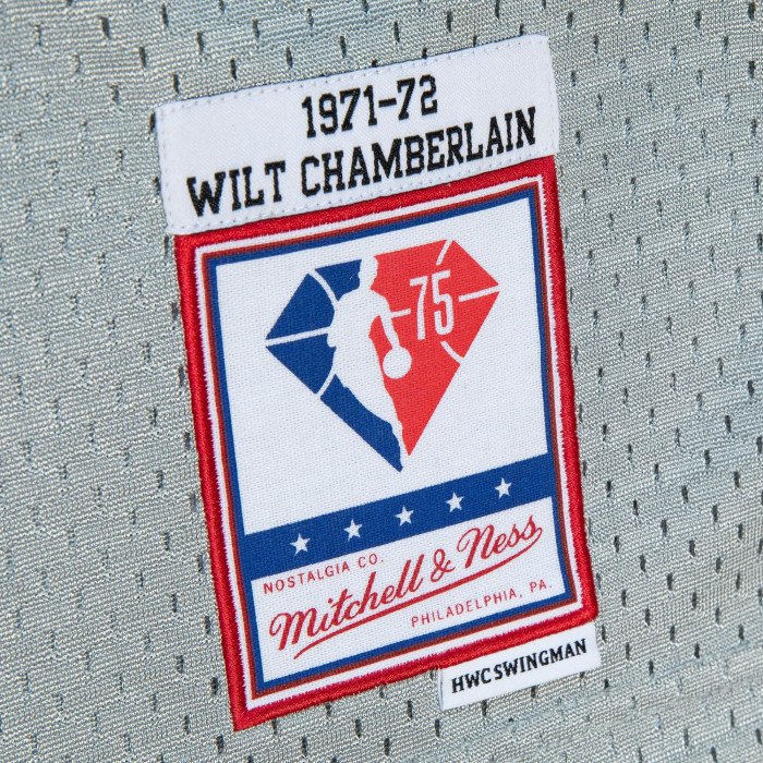 Maillot NBA Wilt Chamberlain Milwaukee Bucks '71 75th Anniversary Silver Edition Mitchell & Ness image n°4