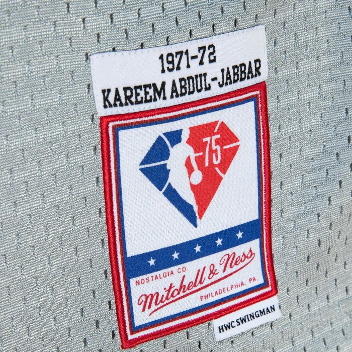 Maillot NBA Kareem Abdul-Jabbar Milwaukee Bucks '71 75th Anniversary Silver Edition Mitchell & Ness image n°4