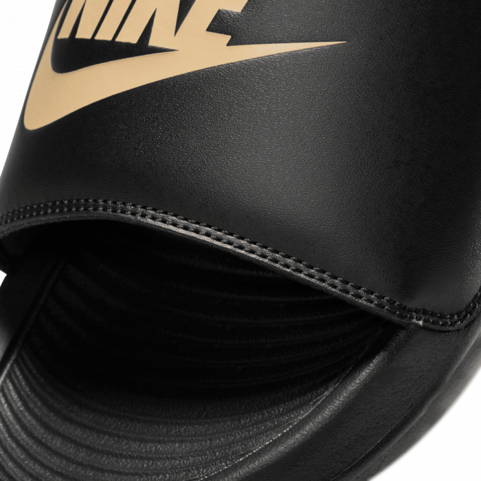 Claquettes Nike Victori One black/metallic gold-black image n°4