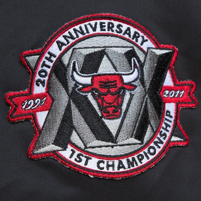 Veste Bomber Satin NBA Chicago Bulls Mitchell & Ness image n°3