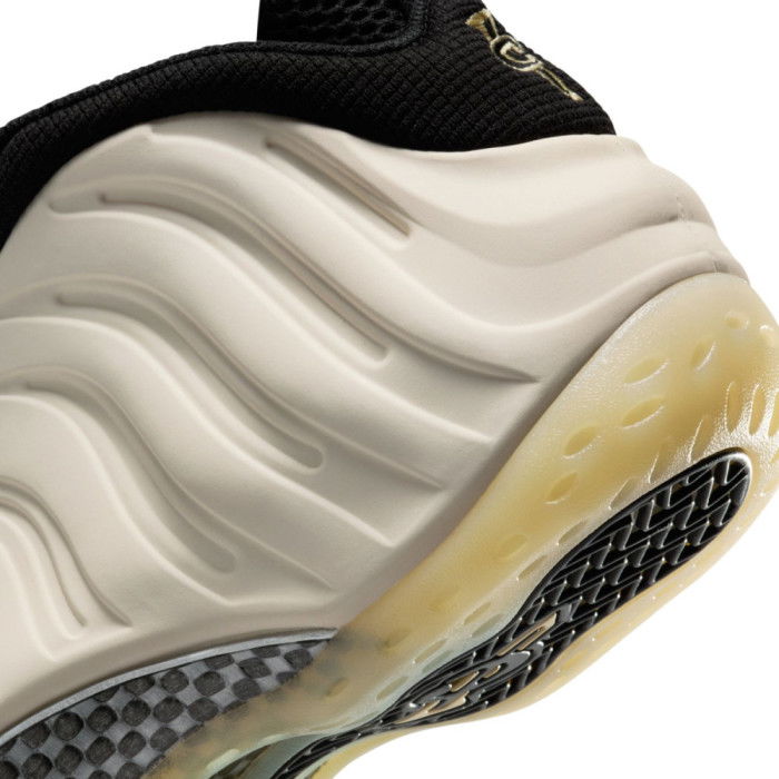 Nike Air Foamposite One Team Gold image n°11