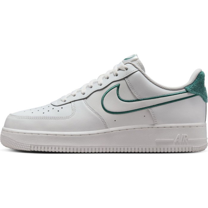 Nike Air Force 1 '07 LV8 Low Resort and Sport image n°3