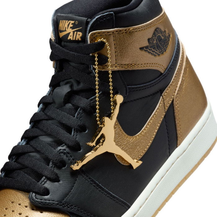 Air Jordan 1 Retro High OG Black and Gold image n°7