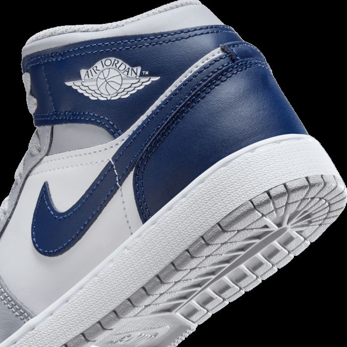 Air Jordan 1 Mid Midnight Navy Enfant GS image n°5