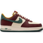 Color Rouge du produit Nike Air Force 1 '07 LV8 Christmas