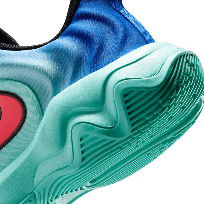 Nike Giannis Immortality 4 light aqua Enfants GS