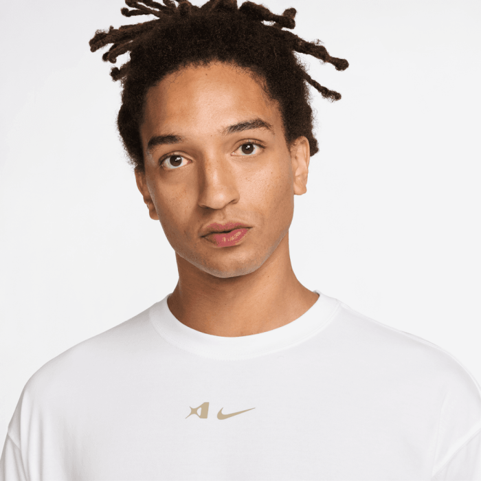 T-shirt Nike A'ja white gold