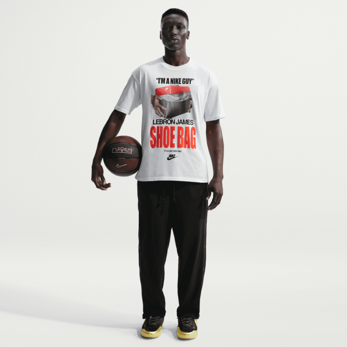 T-shirt Nike LeBron Shoe Bag white