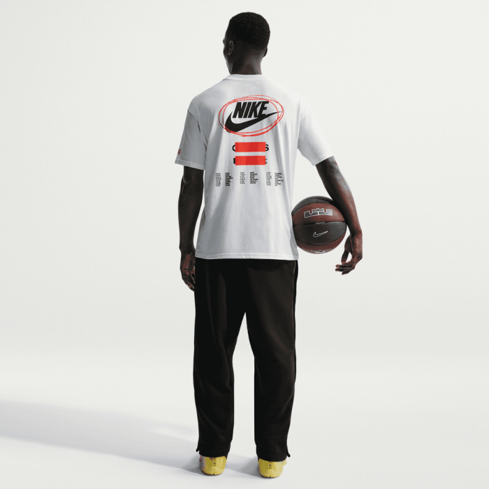 T-shirt Nike LeBron Shoe Bag white