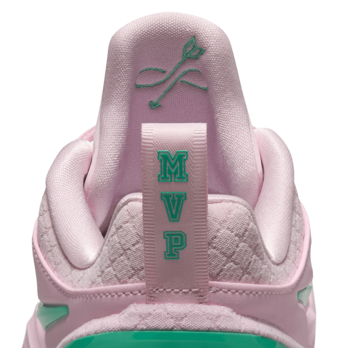 Nike A'two Pinkies Up