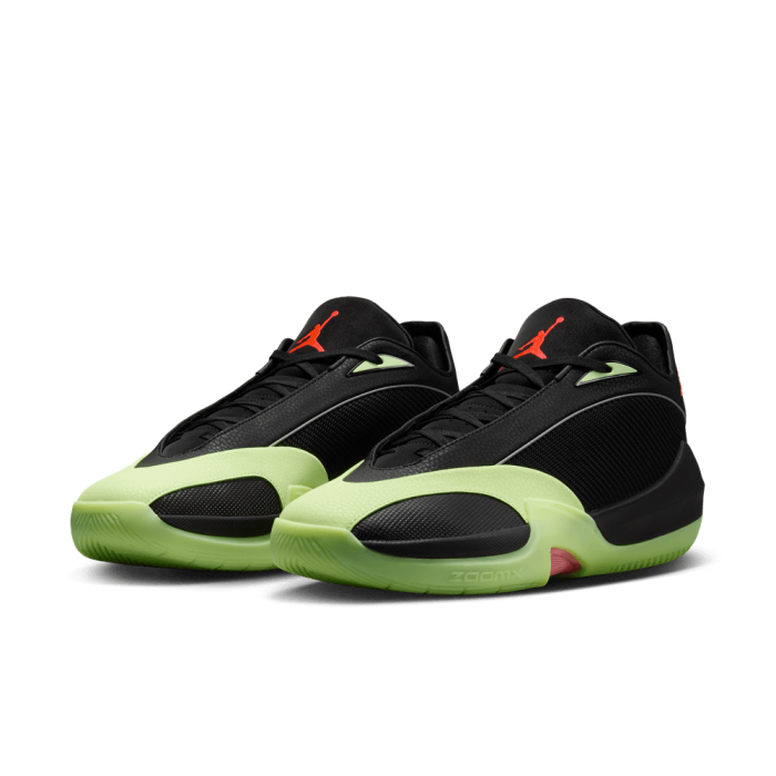Jordan Triangle black/infrared 23