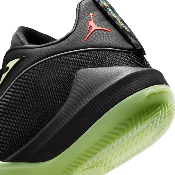Jordan Triangle black/infrared 23