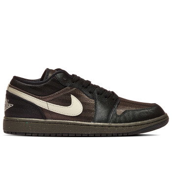 Air Jordan 1 Low Se black/newsprint-spruce fog