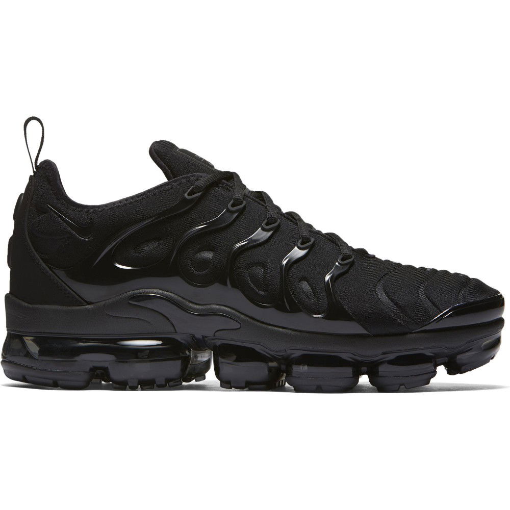 vapormax plus triple black