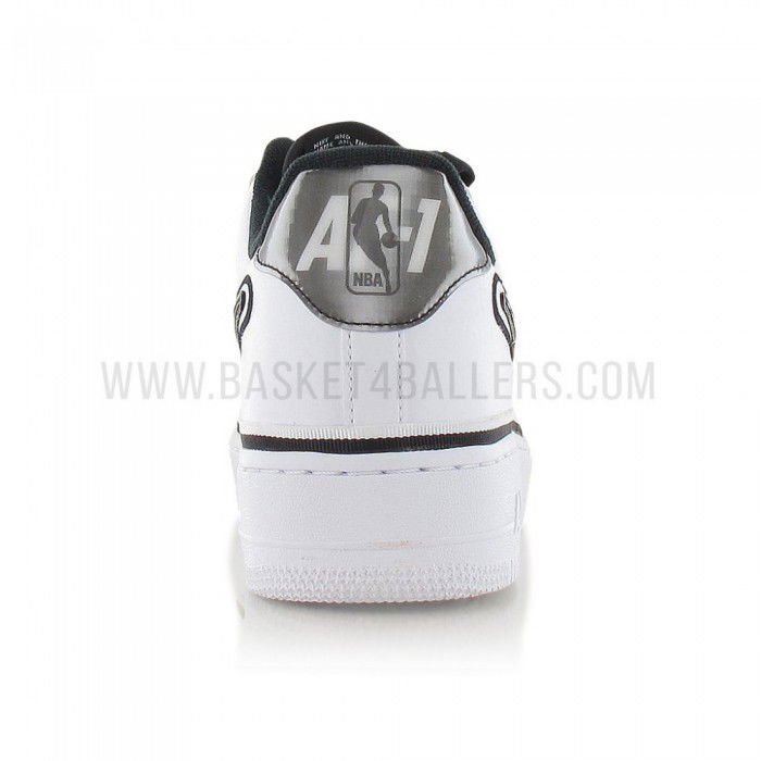 air force 1 lv8 nba blanche et noire