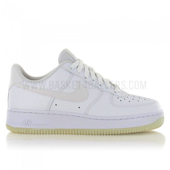 Nike Air Force 1 '07 Essential triple white