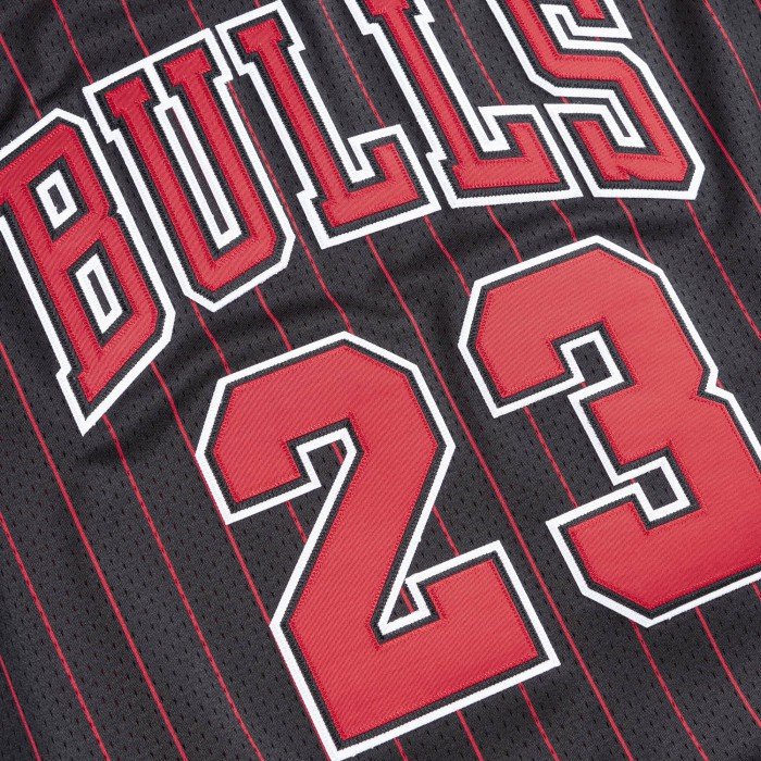 Authentic Jersey '96 Chicago Bulls Ajy4ac18126-cbublck96mjo-2xl NBA image n°4